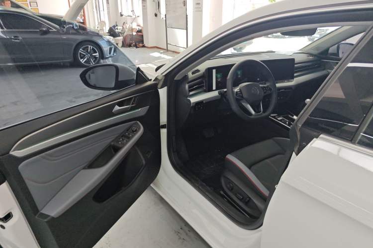 Used Volkswagen Lamando 2024 Lavida L 280TSI DSG Cool & Spicy Edition
