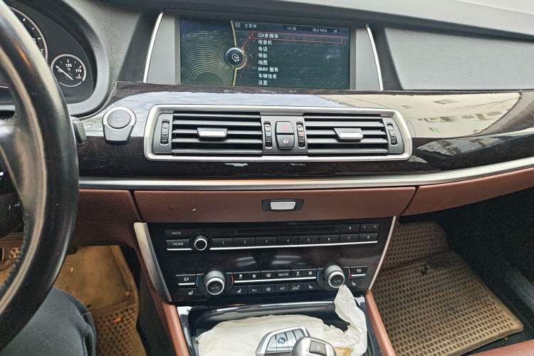 Used BMW 5 Series GT 2013 535i Luxury Edition Audio And AC Panel