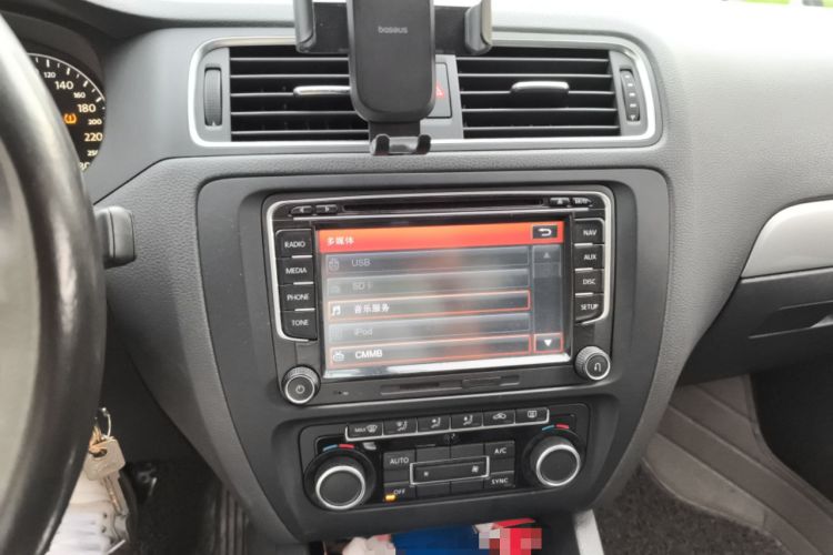 Used Volkswagen Sagitar 2014 Revised Version 1.4TSI Automatic Luxury Edition Audio And AC Panel