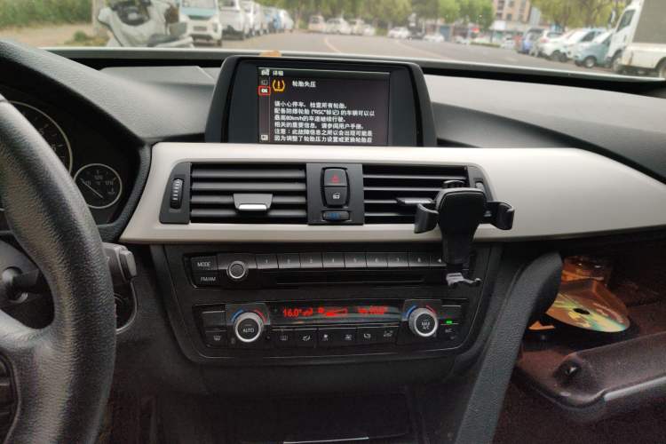 Used BMW 3 Series GT 2013 320i Leading Model Audio And AC Panel