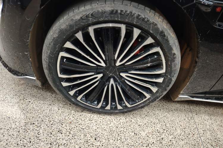 Used Avatr 12 2025 Ultra All-Electric Four-Wheel Drive Left Front Wheel Hub