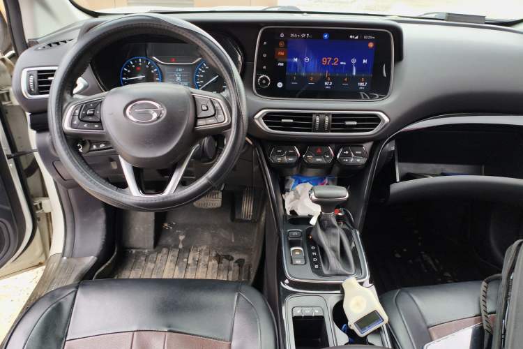 Used GAC Trumpchi GS4 2018 235T Automatic Two-Wheel Drive Luxury Smart Connectivity Version Center Console