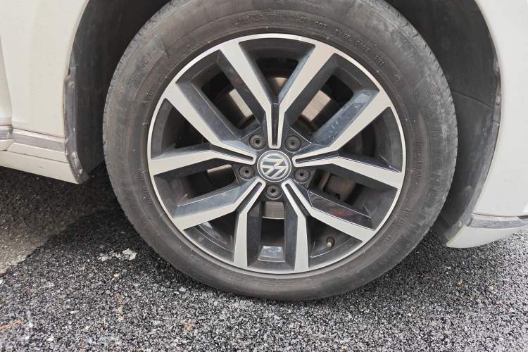 Used Volkswagen Variant 2016 380TSI Two-Wheel-Drive Style Edition Right Front Wheel Hub
