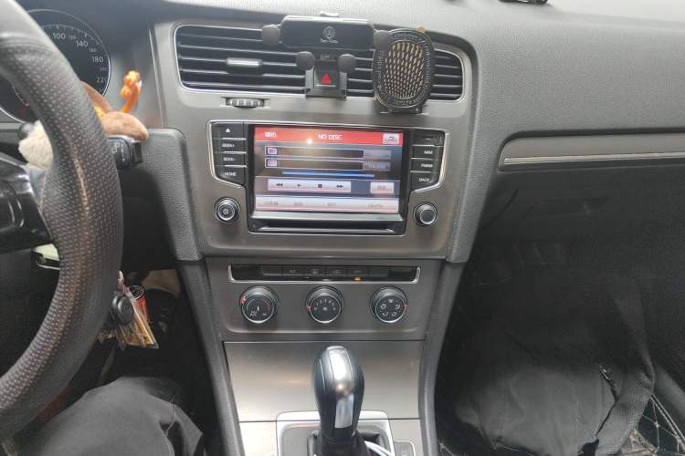 Used Volkswagen Golf 2015 1.4TSI Automatic Comfort Model Audio And AC Panel