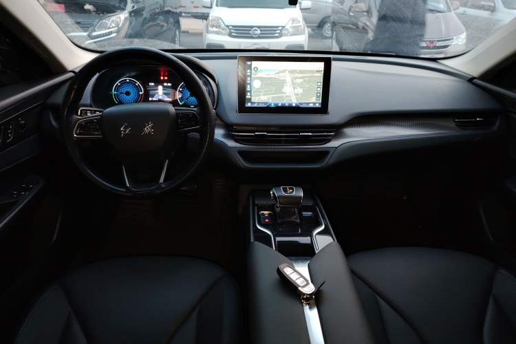 Used Hongqi E-QM5 2022 431 km Charge & Enjoy Edition
