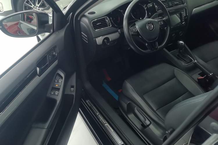 Used Volkswagen Sagitar 2017 1.6L Automatic Comfort Model
