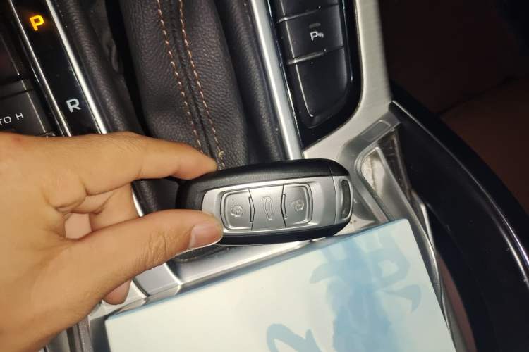 Used Geely Auto Emgrand X7 Sport 2018 1.8TD Automatic Two-Wheel Drive ZhiZun Model with 4G Connectivity