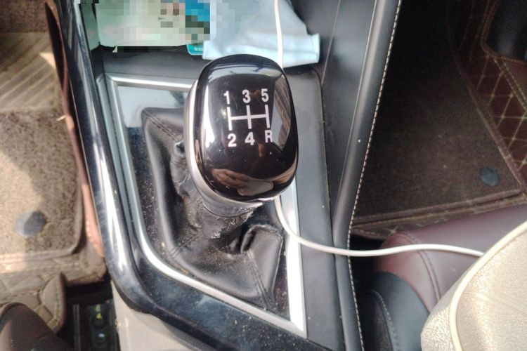Used CHANGAN CS15 2019 1.5L Manual Entry-Level Version China VI Standard Gear Lever
