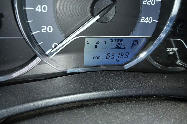 Used Toyota Corolla 2017 Revised Version 1.2T S-CVT GL Odometer Close Up