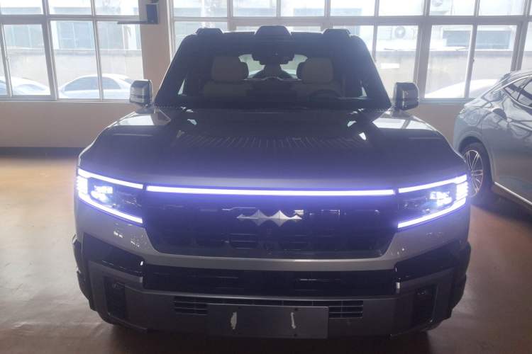 Used Formula Leopard 8 2025 Smart & Brave Flagship Edition 7 Seats