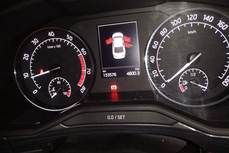 Used Skoda Superb 2016 TSI330 DSG Smart Drive Edition Odometer Close Up