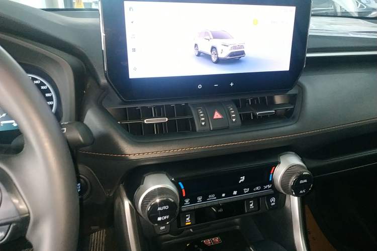 Used Toyota RAV4 2024 2.0L CVT Two-Wheel Drive Fashion Plus Edition Audio And AC Panel