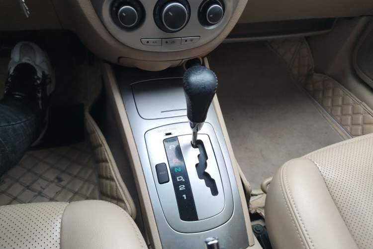 Used Buick Excelle 2011 1.6LX-AT Gear Lever