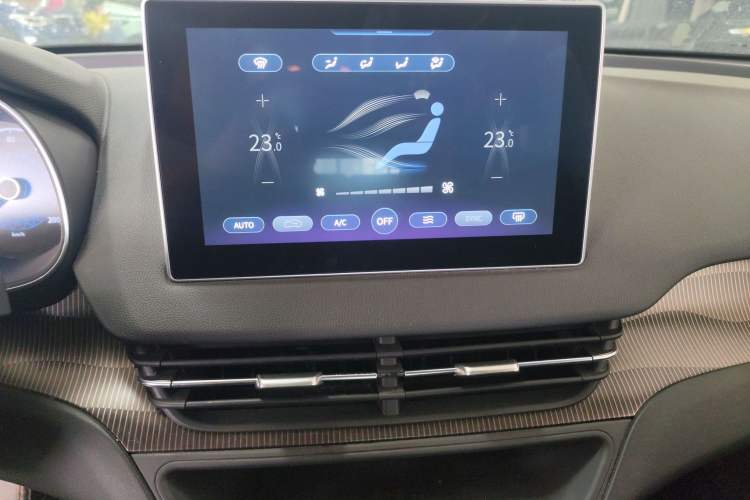 Used Hongqi E-QM5 2022 431 km Charge & Enjoy Edition Audio And AC Panel