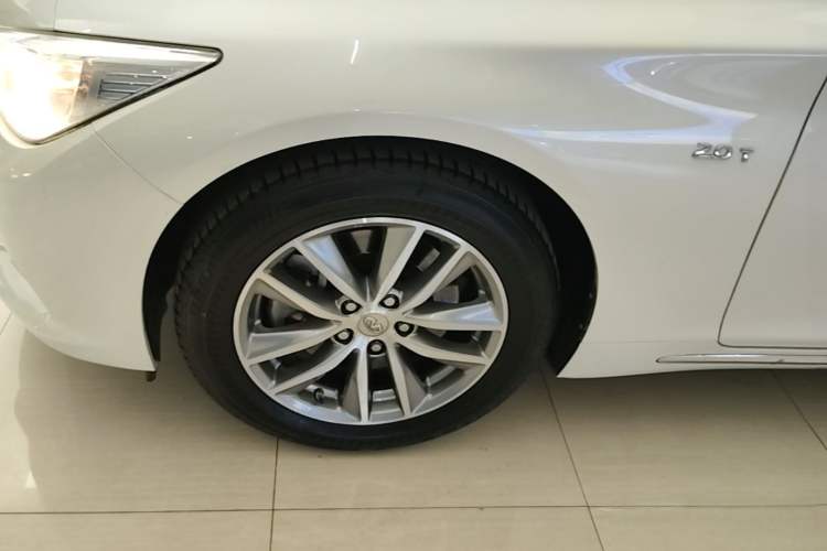 Used Infiniti Q50L 2016 2.0T Comfort Edition Left Front Wheel Hub