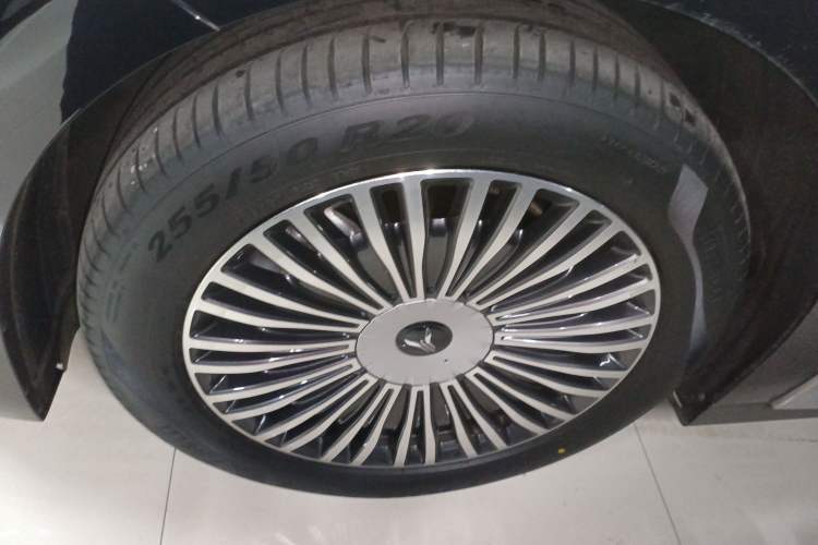 Used VOYAH Dream 2025 PHEV Four-Wheel-Drive Flagship Kunpeng Edition
