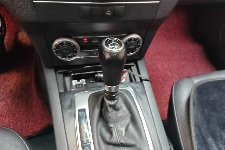 Used Mercedes-Benz GLK-Class 2010 GLK 300 4MATIC Fashion Model Gear Lever