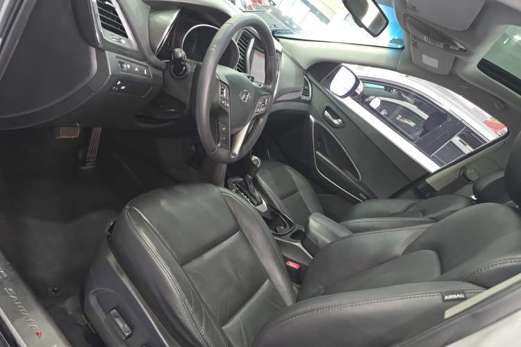 Used Hyundai Santa Fe 2013 2.4L Automatic Two-Wheel Drive Smart Version