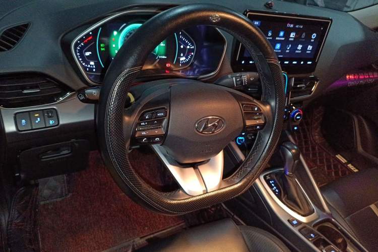 Used Hyundai Lafesta 2019 280TGDi Smart Speed Version China VI Standard Steering Wheel