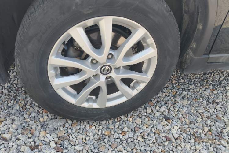 Used Nissan X-Trail 2017 2.0L CVT Comfort Edition 2WD Left Front Wheel Hub