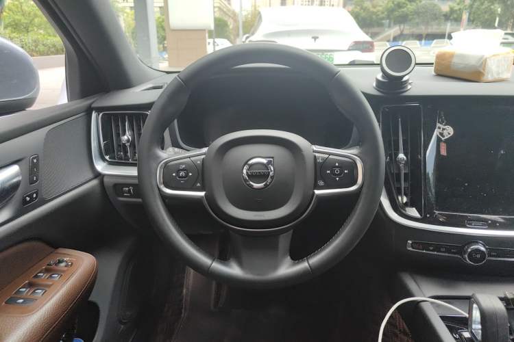 Used Volvo S60 2022 B4 Zhiyi Luxury Edition
