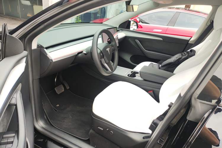 Used Tesla Model Y 2023 Long-Range All-Wheel-Drive Version