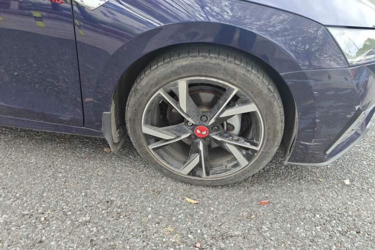 Used Skoda Octavia 2021 PRO TSI280 DSG Luxury Edition Right Front Wheel Hub