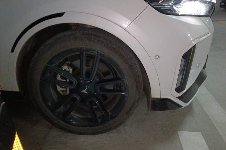 Used VOYAH FREE 2024 Ultra-Long Range Intelligent Driving Version Right Front Wheel Hub