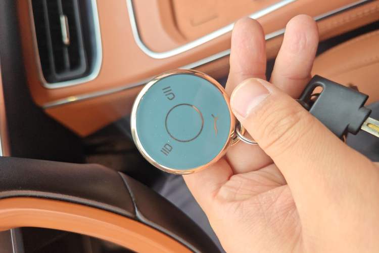 Used NETA L 2024 Extended-Range 310 Flash-Charge Red Edition
