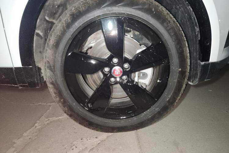 Used Jaguar E-PACE 2024 All-New R-DYNAMIC S Sport Edition Right Front Wheel Hub