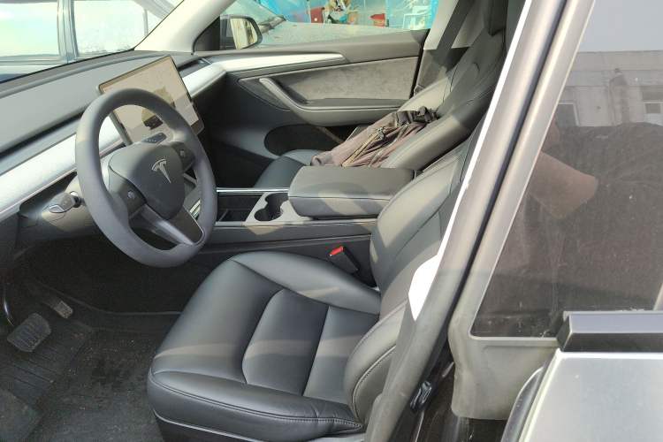 Used Tesla Model Y 2024 Rear-Wheel-Drive Version Left Front Seat