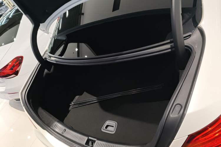 Used Mercedes-Benz E-Class 2018 Facelift E 200 L Sport Edition