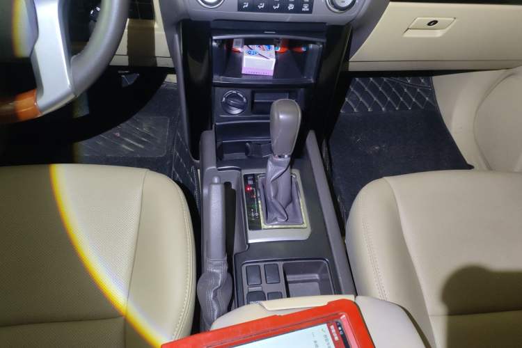 Used Toyota Prado 2016 2700 TX 7-Seater Middle East Version Gear Lever