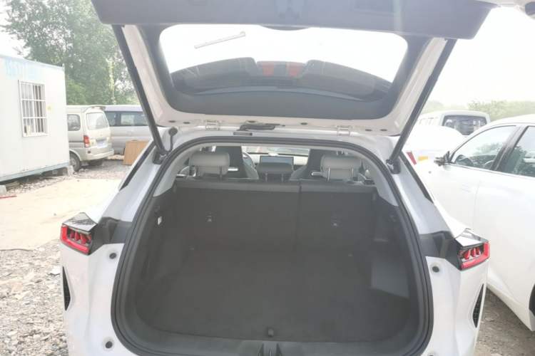 Used CHANGAN UNI-Z New Energy 2024 Blue Whale Smart Electric iDD 125km Excellence Model Trunk