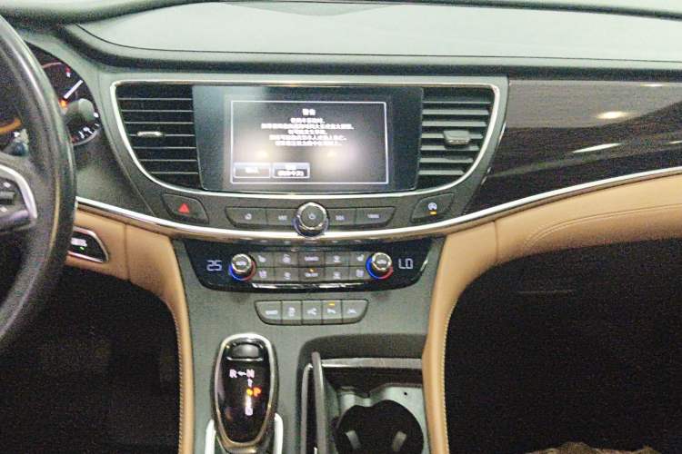 Used Buick LaCrosse 2018 28T Luxury Model
