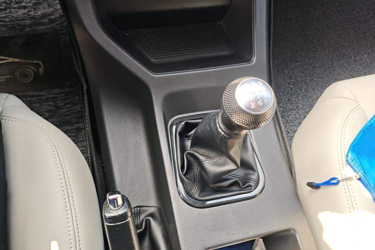 Used FORTHING Lingzhi 2023 M5 1.6L Practical Model 5 Seats