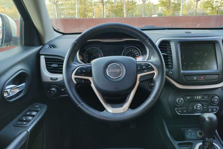 Used Jeep Cherokee 2017 2.0L Superior Edition