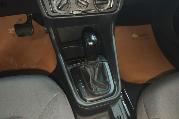 Used Volkswagen Santana 2019 1.5L Automatic Fashion Edition China VI Gear Lever