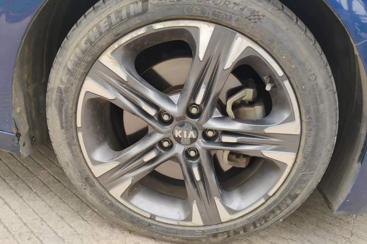 Used Kia K5 2020 380T GT-Line Prestige Tech Edition Right Front Wheel Hub