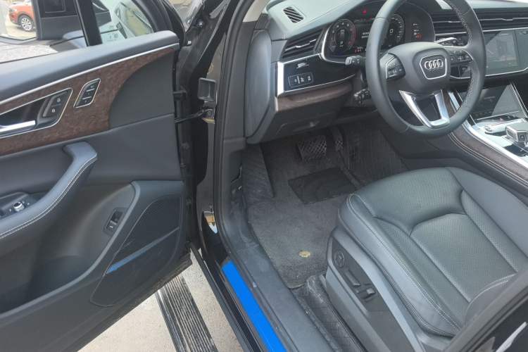 Used Audi Q7 2024 55 TFSI quattro S line Sport model
