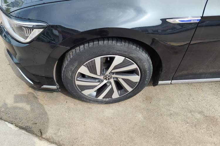 Used Volkswagen Magotan GTE Plug-in Hybrid 2022 GTE Luxury Model Left Front Wheel Hub