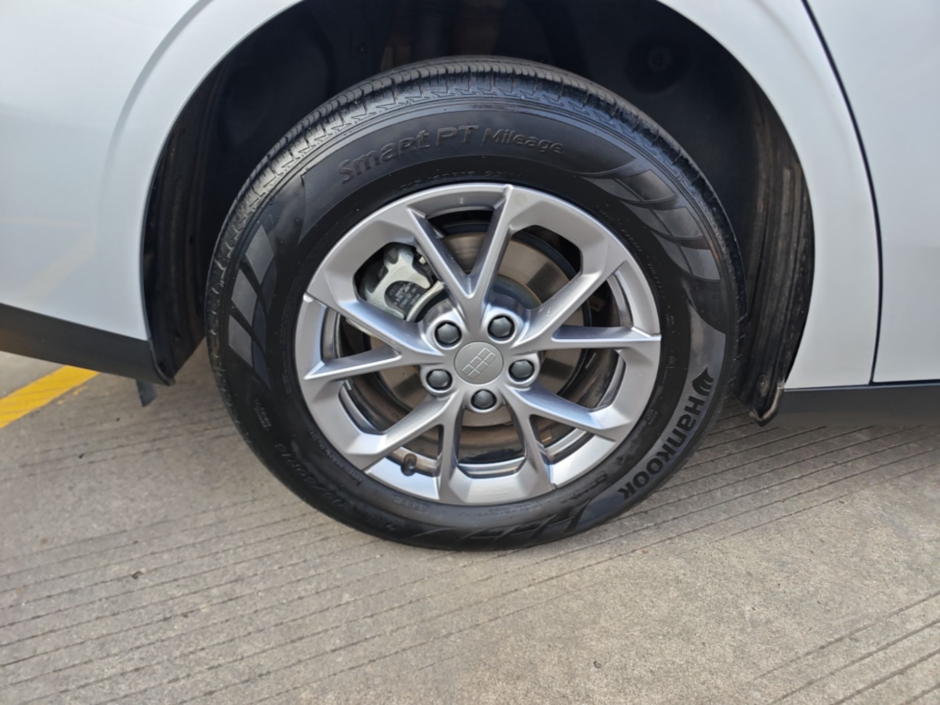 Geely Galaxy L6 2025 EM-i 60km Launch Edition — снимка 11