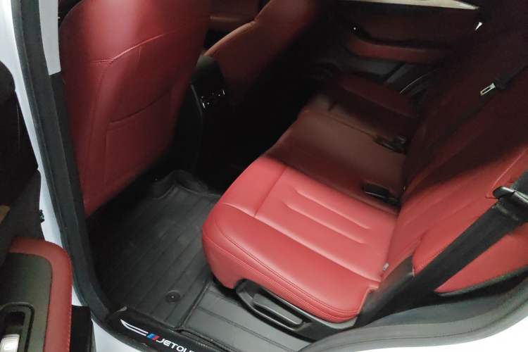 Used JETOUR X70 2023 1.5T DCT Overpass PRO+ Edition 7 Seats
