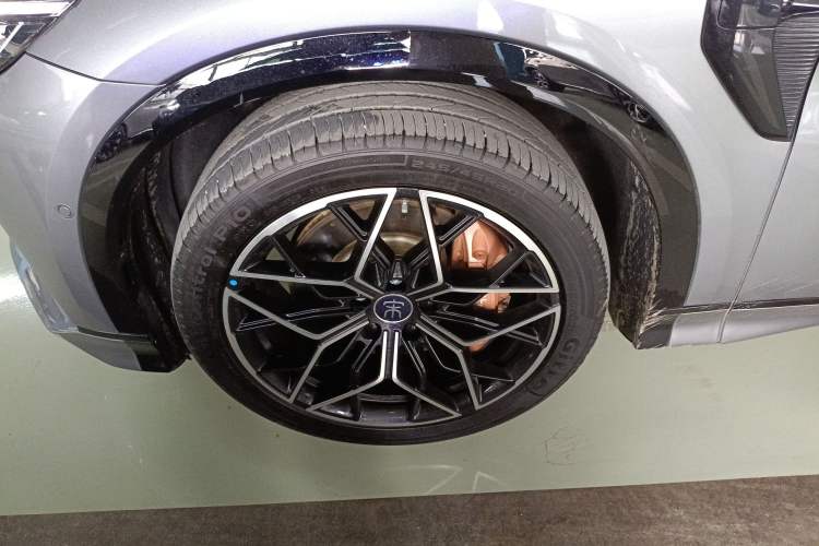 Used BYD Song L EV 2025 Intelligent Driving Version 602 km Range LiDAR-equipped All-Wheel-Drive Type Left Front Wheel Hub