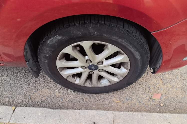 Used Ford Focus 2013 Hatchback Classic 1.8L Manual Base Model