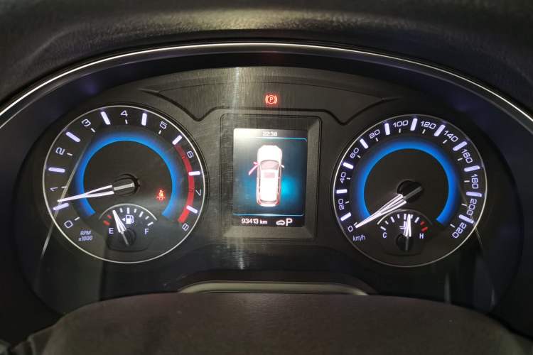 Used Haval H2 2018 Chuanxiang Edition 1.5T Dual-Clutch Two-Wheel Drive ZhiShang Model China V Standard
