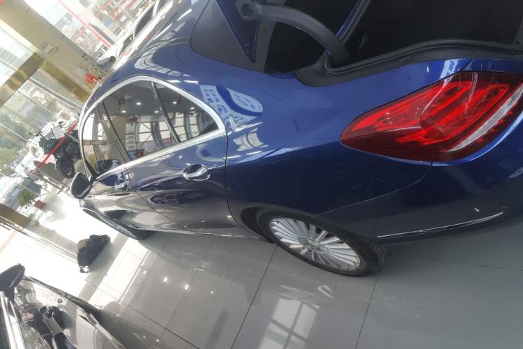 Used Mercedes-Benz C-Class 2015 Facelift C 180 L