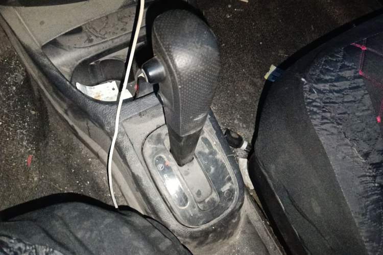 Used Nissan Livina 2010 Jingyue Edition 1.6L Automatic All-in-One Model Gear Lever