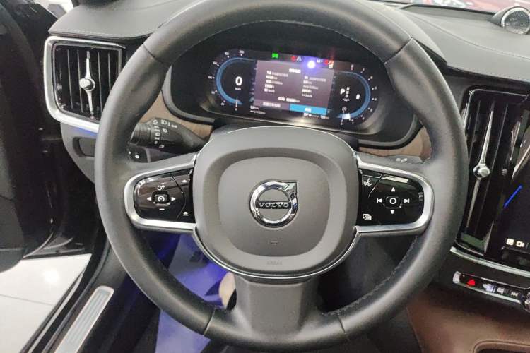 Used Volvo S90 2023 B5 Zhiyi Luxury Edition
