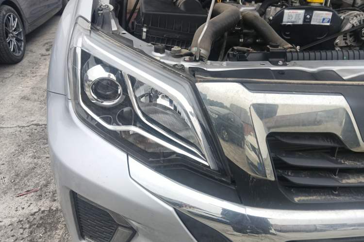 Used Isuzu D-MAX 2023 2.5T Manual 4x4 Diesel Flagship Long Wheelbase Exterior 6